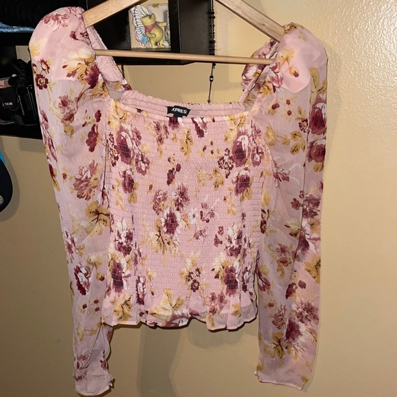 New Floral Square Neck Smocked Body Top - Picture 5 of 6